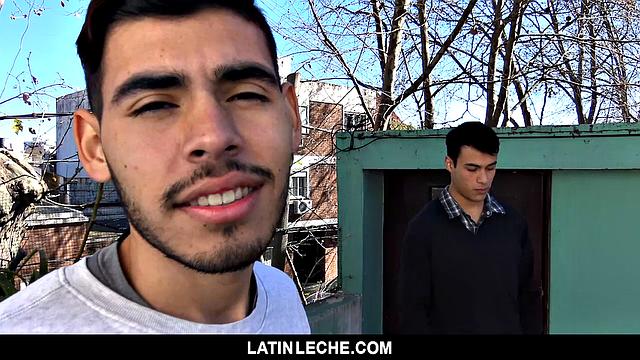 двое брутальных друзей забывают о правилах и жёстко трахаются друг с другом