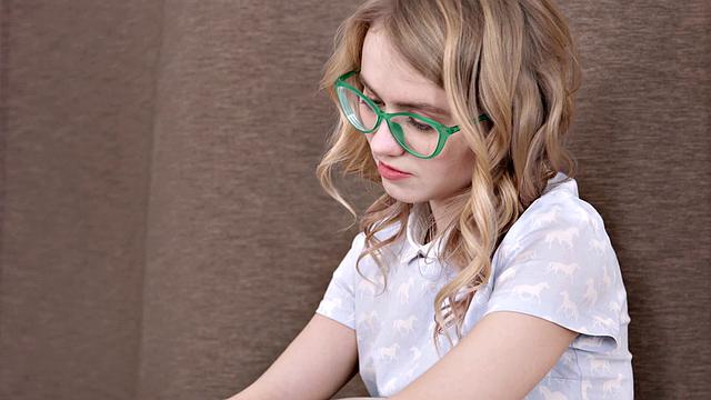 She Is Nerdy - Lightfairy - Hot sex with nerdy coed