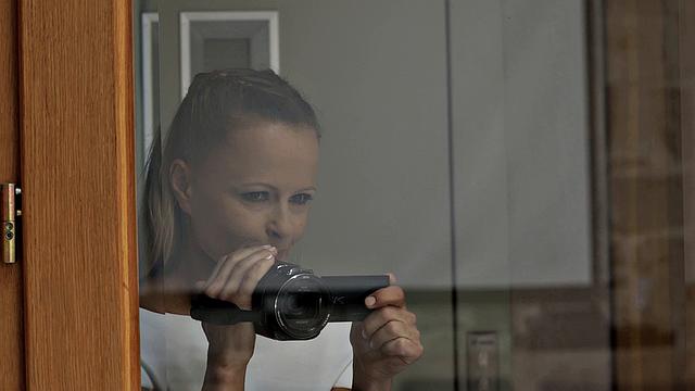две подруги остаются одни и устраивают жаркую ночь