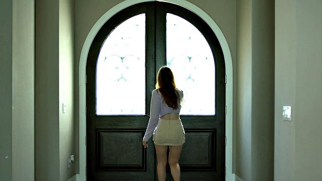 Voracious nympho invites guy