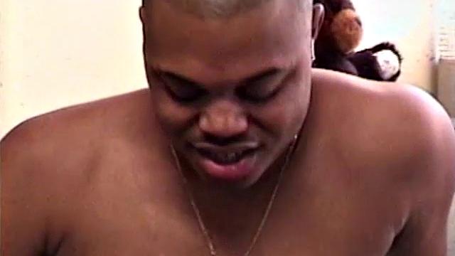 донни дрочит так, будто за это премию дадут