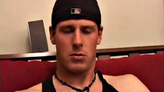 maxx wood дрочит так, что рука устаёт раньше члена