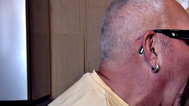 Gloryhole gaydaddy blows cock in closeup at home