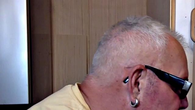 Gloryhole gaydaddy blows cock in closeup at home