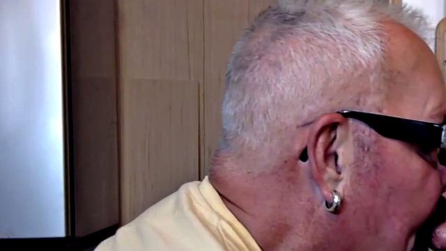 Gloryhole gaydaddy blows cock in closeup at home