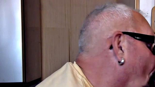 Gloryhole gaydaddy blows cock in closeup at home