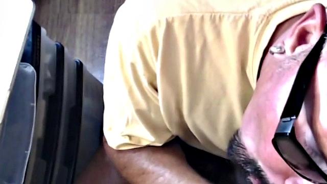 Gloryhole gaydaddy blows cock in closeup at home