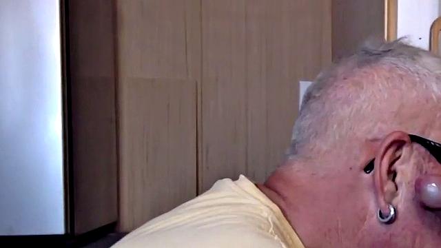 Gloryhole gaydaddy blows cock in closeup at home