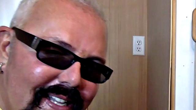 Gloryhole gaydaddy blows cock in closeup at home