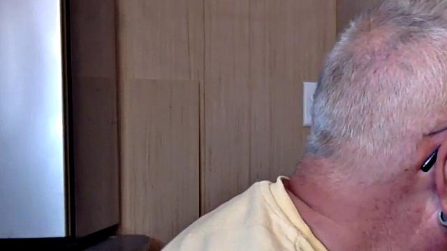 Gloryhole gaydaddy blows cock in closeup at home