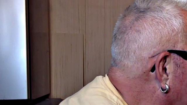 Gloryhole gaydaddy blows cock in closeup at home