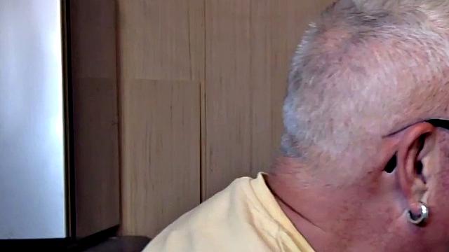 Gloryhole gaydaddy blows cock in closeup at home