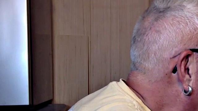 Gloryhole gaydaddy blows cock in closeup at home