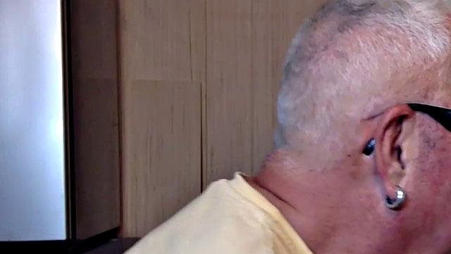 Gloryhole gaydaddy blows cock in closeup at home