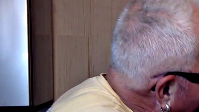 Gloryhole gaydaddy blows cock in closeup at home