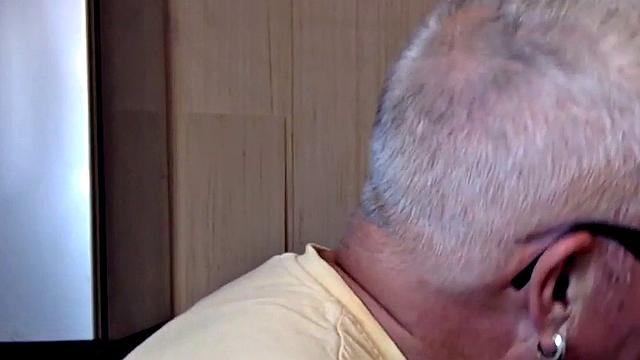 Gloryhole gaydaddy blows cock in closeup at home