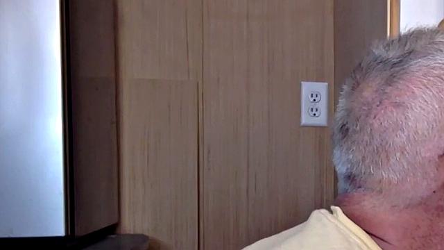 Gloryhole gaydaddy blows cock in closeup at home