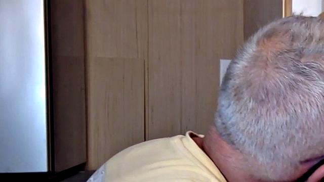 Gloryhole gaydaddy blows cock in closeup at home