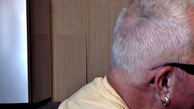 Gloryhole gaydaddy blows cock in closeup at home