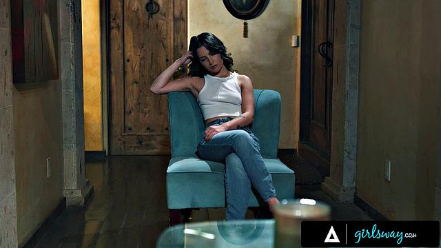 GIRLSWAY - Chanel Camryn Has Romantic Sex With Scarlett Alexis On Piano - SPANISH SUBTITLES