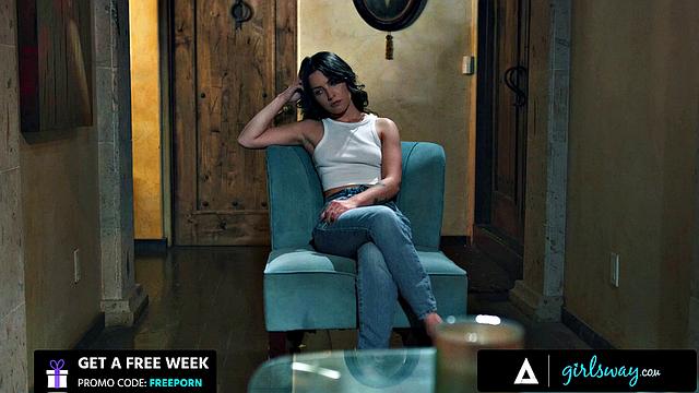 GIRLSWAY - Chanel Camryn Has Romantic Sex With Scarlett Alexis On Piano - SPANISH SUBTITLES