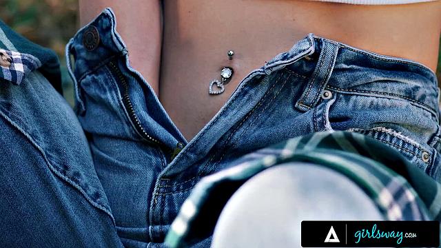 GIRLSWAY - Chanel Camryn Has Romantic Sex With Scarlett Alexis On Piano - SPANISH SUBTITLES