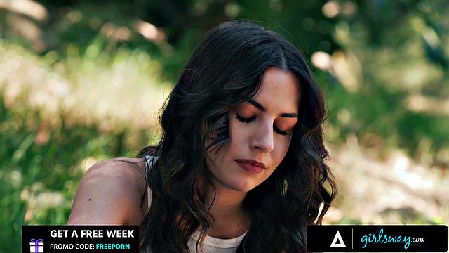 GIRLSWAY - Chanel Camryn Has Romantic Sex With Scarlett Alexis On Piano - SPANISH SUBTITLES