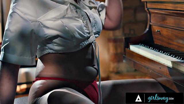 GIRLSWAY - Chanel Camryn Has Romantic Sex With Scarlett Alexis On Piano - SPANISH SUBTITLES