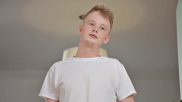 Big butt tattooed nympho shows her nice titties