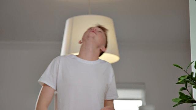 Big butt tattooed nympho shows her nice titties