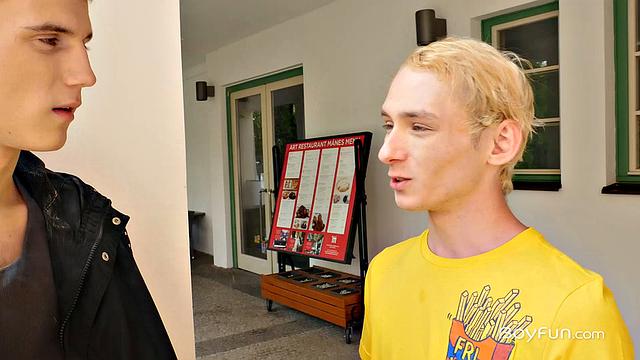 Жаркий гей-секс без презерватива: Justin Stone не удержался, когда Kaleb Cross взял его на член.