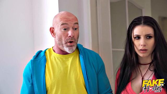 Жена застала мужа с любовницей и присоединилась к жаркому тройничку с Nelly Kent и Lady Gang