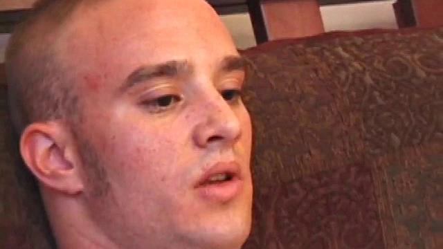 два друга дрочат рядом, заводят друг друга до предела