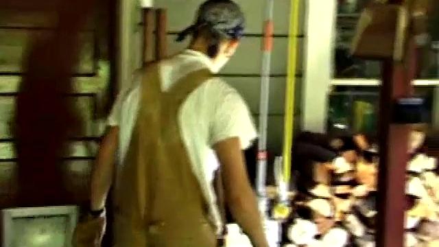 shane дрочит после работы и заливает себе лицо спермой