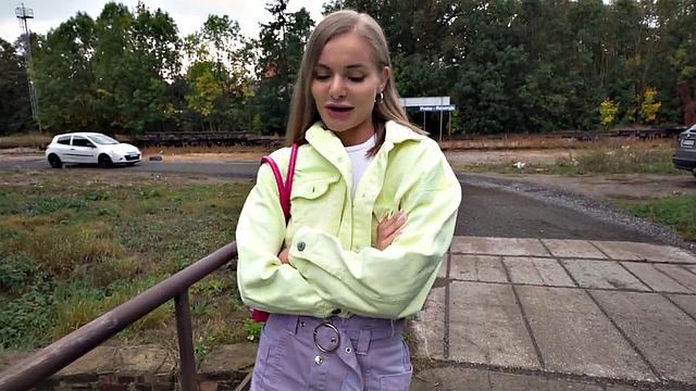 Tiny picked up slut gets outdor fucked before gagging on cock