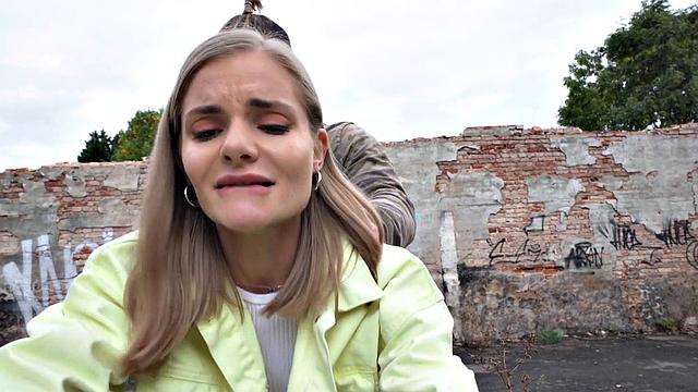 Tiny picked up slut gets outdor fucked before gagging on cock