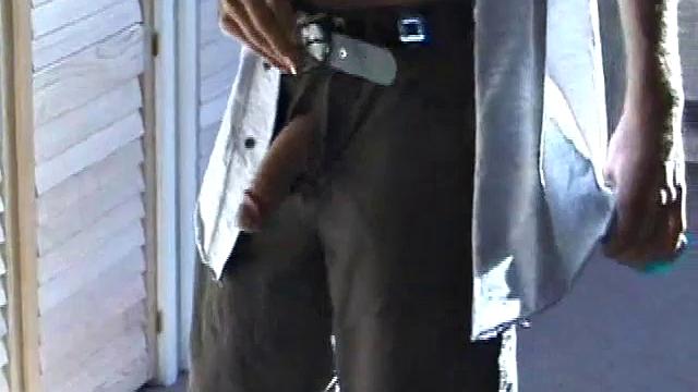 Блондин Марки дрочит свой большой член на камеру, гей порно для ценителей мужских удовольствий.