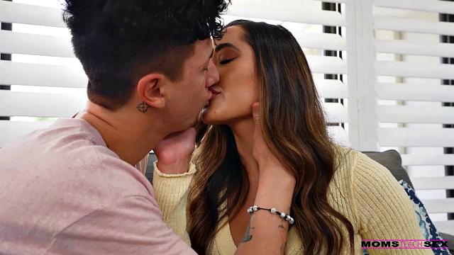 Eating Stepmom's Taco For Dinner - S21:E9