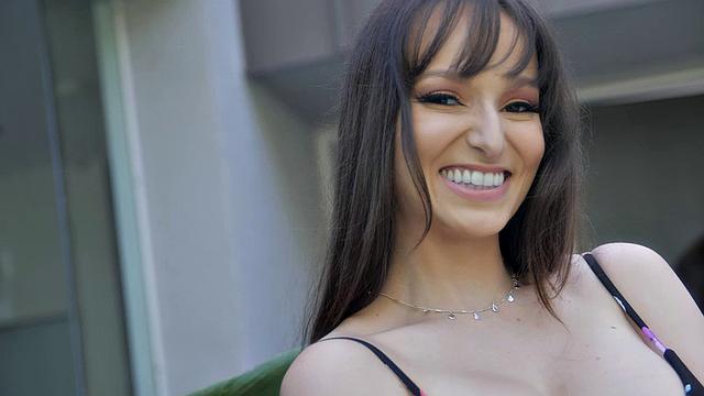 зрелая с сиськами любит, когда ей вылизывают до жесткой ебли