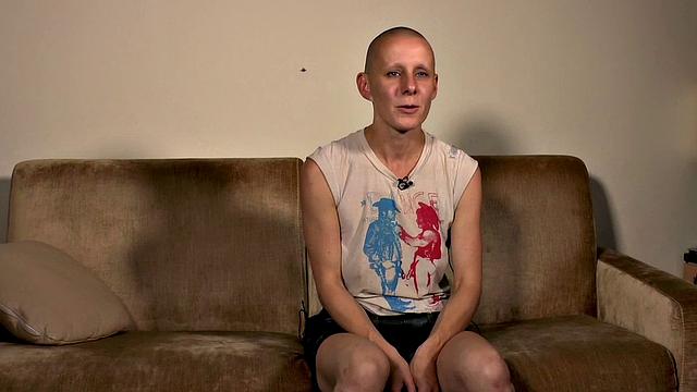 дерзкая bdsm-красотка: анальный секс и шлёпки на глазах у всех