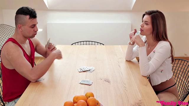 Not Like Other Stepsisters - S20:E6