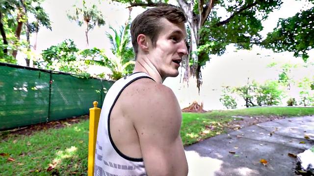 пышная брюнетка получает сперму в киску после жаркого траха