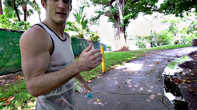 пышная брюнетка получает сперму в киску после жаркого траха