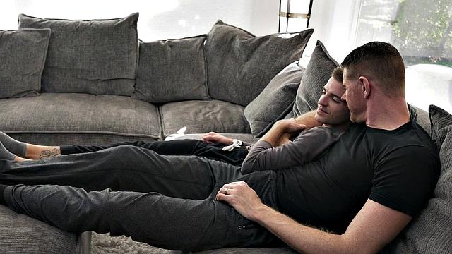 Petite bottom stud barebacked by tall DILF in socks