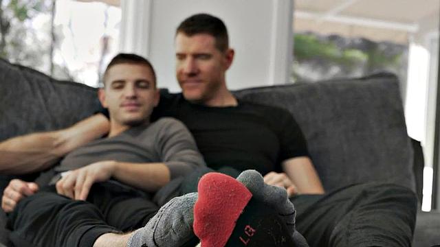 Petite bottom stud barebacked by tall DILF in socks