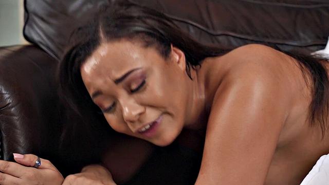 Peeping on the Hot Roommate