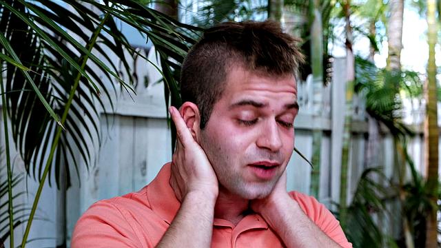 рыжая мамка впервые даёт в жопу прямо на улице