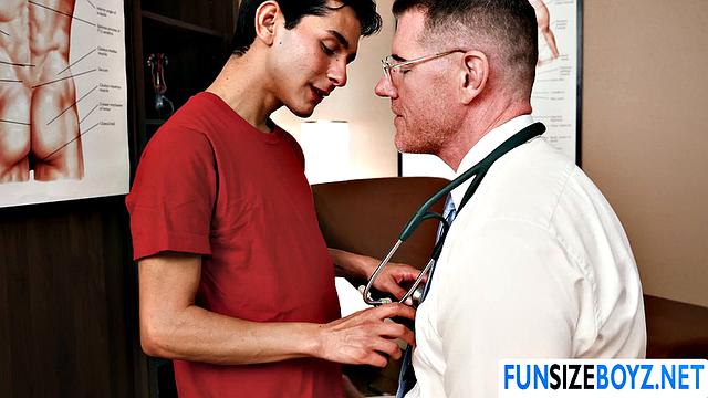 Petite Twink Damien Grey analed by Wolf