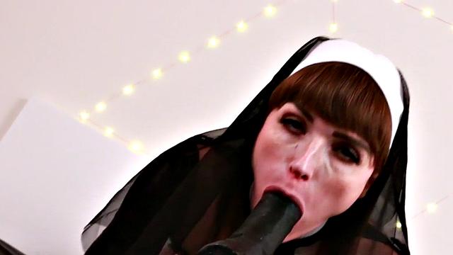 Machine-fucked trans in solo affair