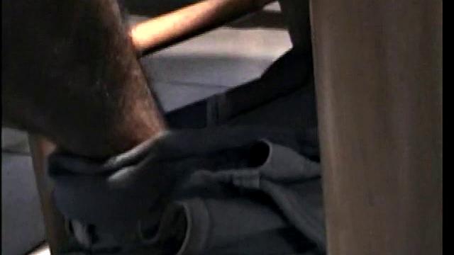 Зрелый парень сосет член Зака и кончает ему в рот